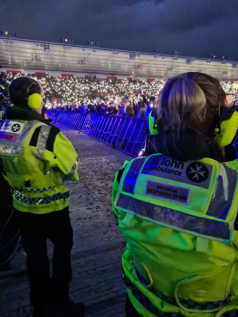 MaryStrutt's tweet photo. #AskMe how happy I am to be back at concerts! Absolutely fabulous night with @SJALondonMRT volunteering with @stjohnambulance at Southampton for @thekillers. So great to catch up with so many amazing people from across the organisation and see team work at its best! 🎸💚 https://t.co/GVXWPWbGzR