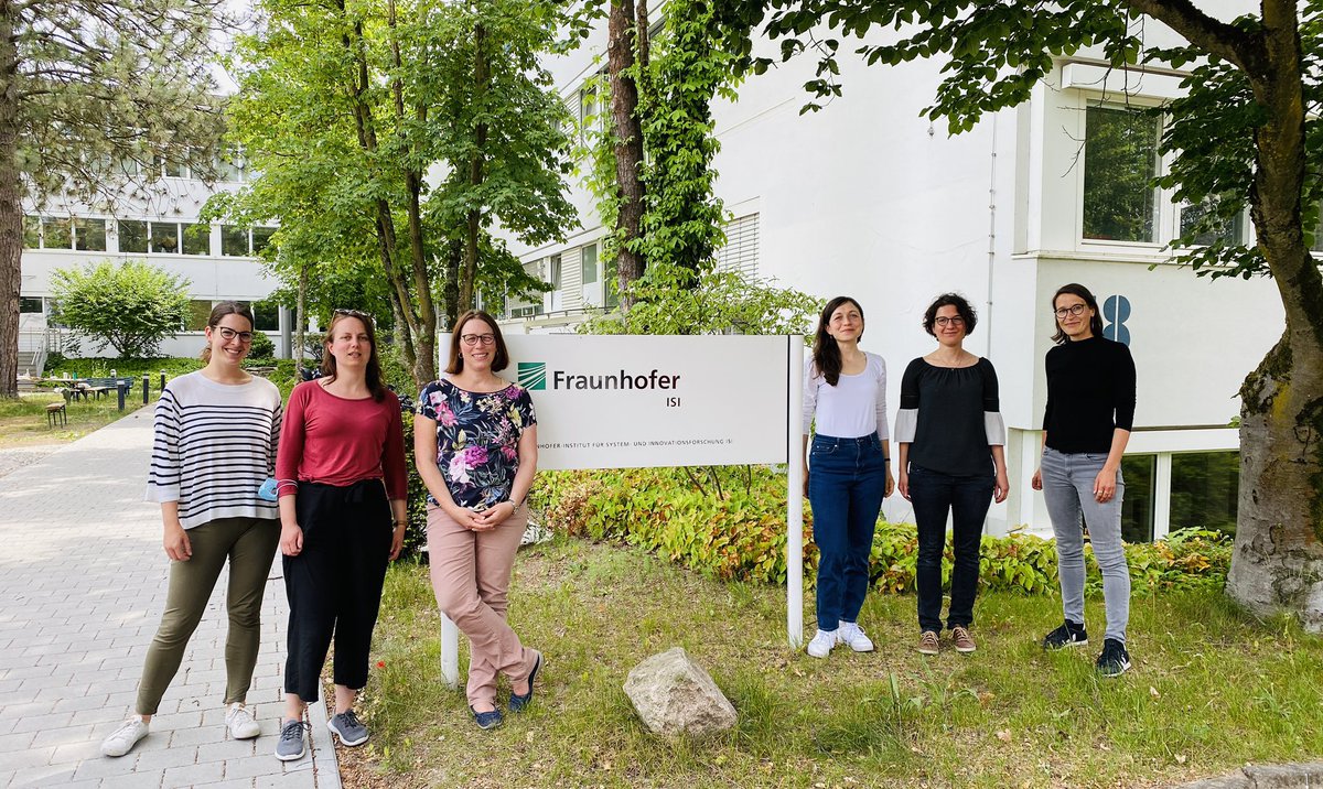 We @Fraunhofer_ISI thank all partners &amp; collaborators for the amazing joint journey these past 3 years – it has been a great pleasure to coordinate <a href="/SONNET_energy/">SONNET Energy Transitions</a>. Check out our toolkit 👉 sonnet-energy.eu/wp-content/res… &amp; video 🎥 youtu.be/nSDp08Hd4bM  <a href="/ICLEI_Europe/">ICLEI Europe</a> <a href="/SPRU/">SPRU</a> <a href="/drifteur/">DRIFT</a>