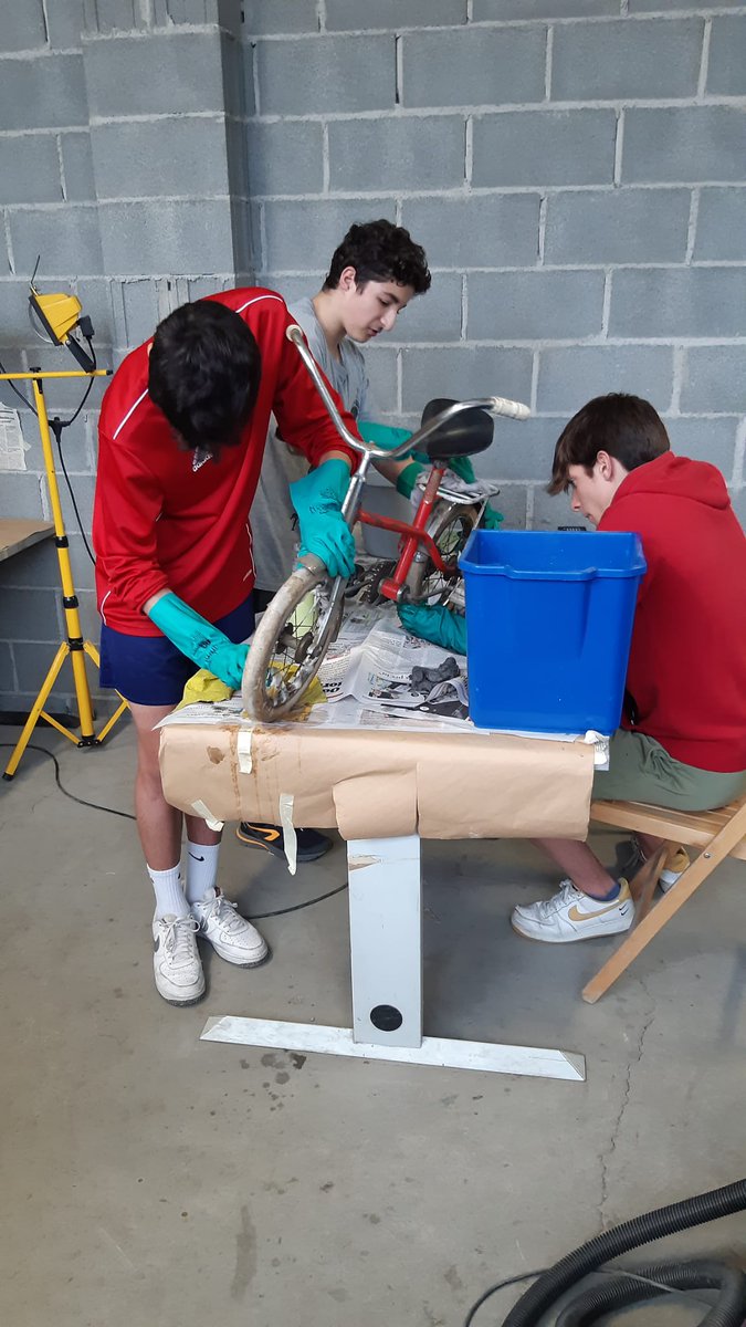 museudelter's tweet image. Avui ens hem acomiadat per aquest curs del #ProjecteFaig #AprenetatgeServei amb @LaSalleManlleu. Cada dimarts ens han ajudat a recuperar objectes de la col·lecció del museu. Gràcies nois! #Manlleu