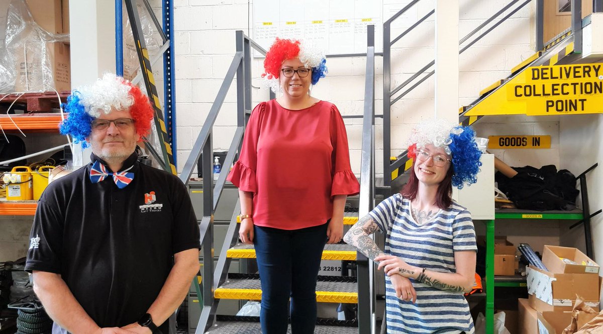 askhitec's tweet image. 𝗛𝗶𝘁𝗲𝗰 𝗥𝗲𝗱 𝗪𝗵𝗶𝘁𝗲 &amp;amp; 𝗕𝗹𝘂𝗲 𝗝𝘂𝗯𝗶𝗹𝗲𝗲 𝗗𝗮𝘆 👑

We’ve been celebrating the upcoming Platinum Jubilee whilst raising some valuable funds for Young Lives vs Cancer at the same time 🥳@YLvsCancer 

In total the team’s efforts raised over £50 👏

#AskHitec #Charity