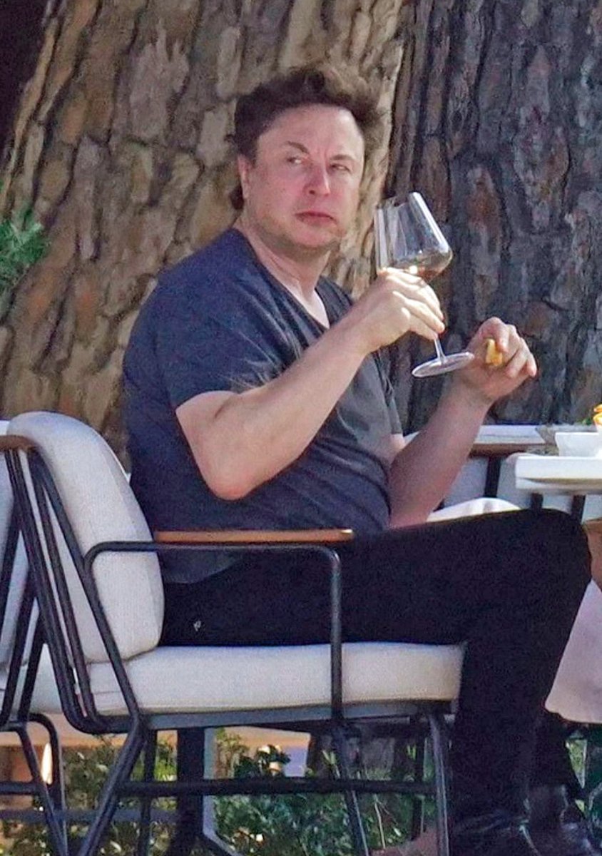 dapstats's tweet photo. @passthebeano @JCOviedo6 @MotherCabriniNY @tslaqpodcast @montana_skeptic @StanphylCap @VickiBryanBondA Who wore it better?
#Struthers #Elon $tsla https://t.co/vz0NlOO3IJ