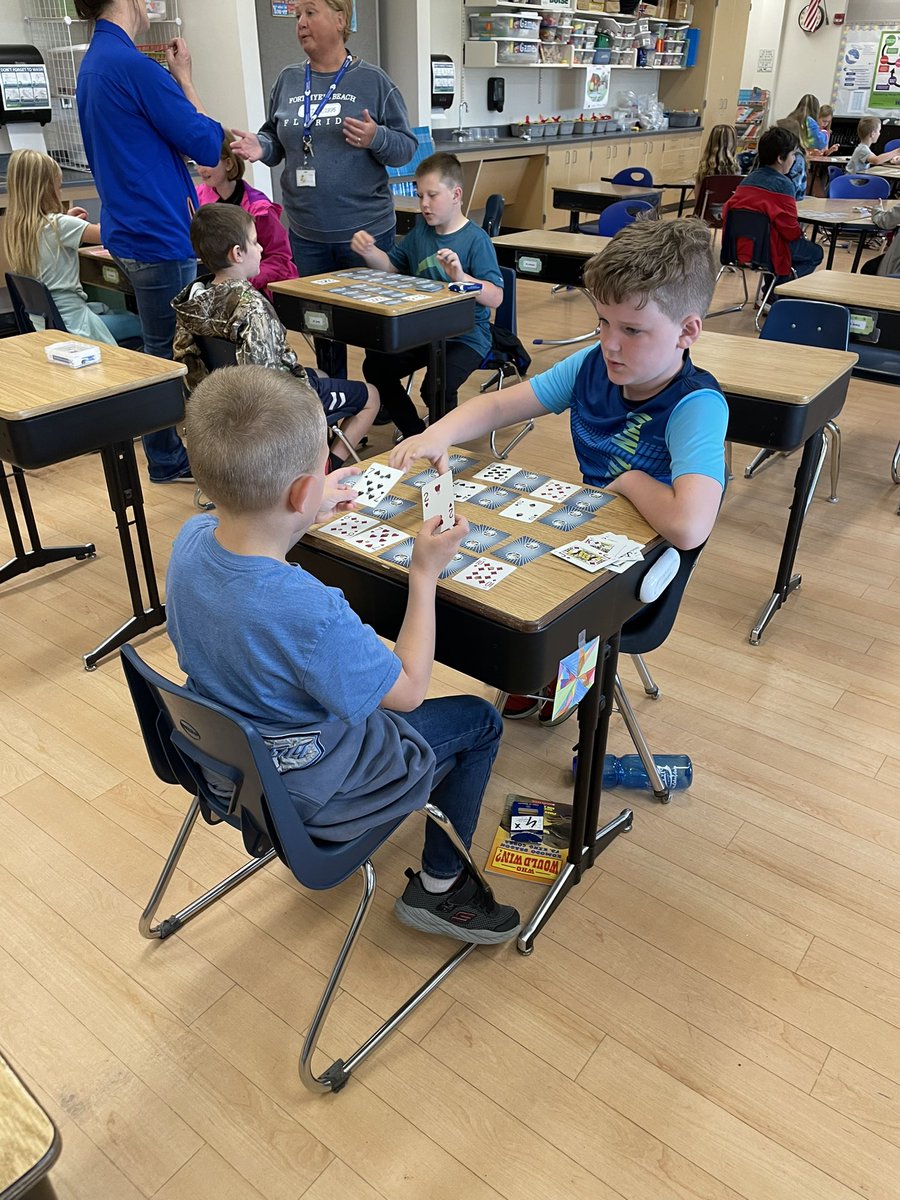 SFAS3_4Grade's tweet photo. We are having fun playing cards with 2nd grade buddies! #sfas @IISSFAS https://t.co/v7X35Zxchu