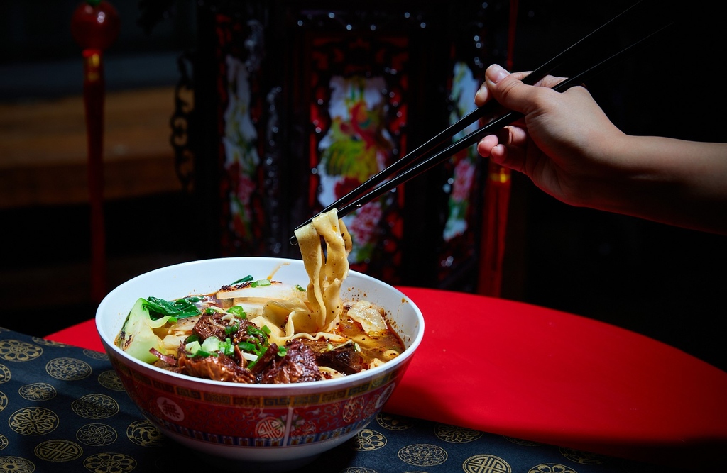 TasteCanada's tweet photo. Next in the Taste Canada #ChefsConnect series is @LuiSays, chef, author and co-owner of Superfresh, a new Asian Night Market! Superfresh showcases Asian-led and owned businesses, combining food, drinks, entertainment, a bodega and more. Visit https://t.co/KNBs1ikK37 for details! https://t.co/ilKiRgc8hg