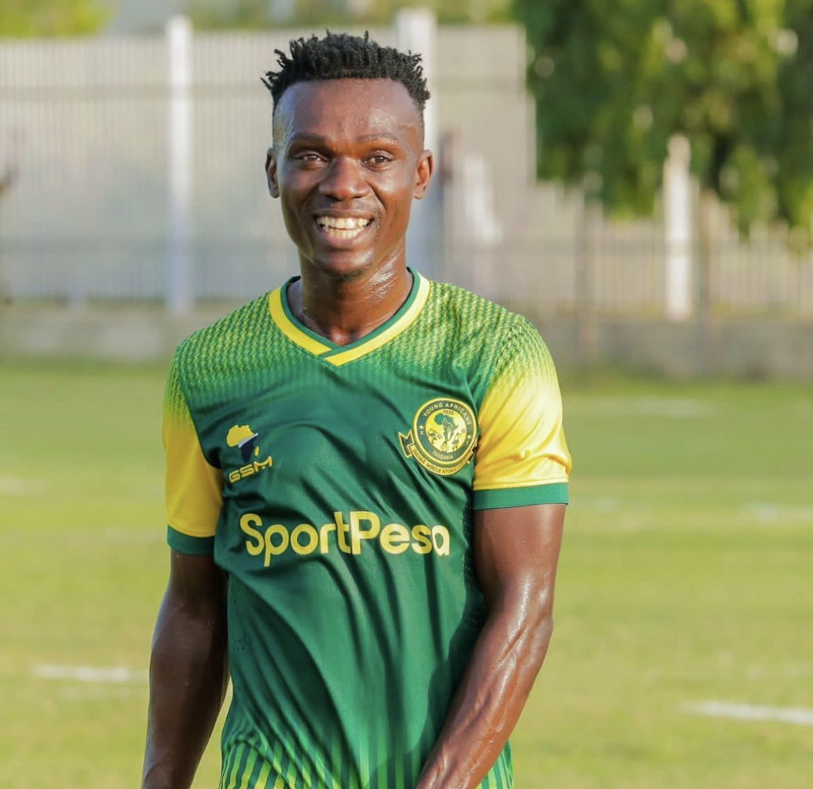 Left Footer Magician vs Sureboy Babu Kaju. Ukiacha ushabiki yupi namba nane anayekuvutia zaidi.!