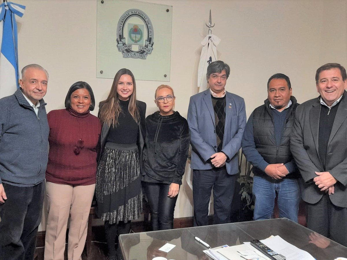 acepnacional's tweet photo. Reuniones institucionales en la previa del acto de apertura del diplomado #PolíticasPúblicas, sede Jujuy. Visitamos la UNJU @prensaunju, coorganizador del diplomado, y en la Legislatura provincial fuimos recibido por el vicegobernador CPN Carlos Haquim. 
@OscarEnsinck @EvaCruz3 https://t.co/rr9ilVIqIT