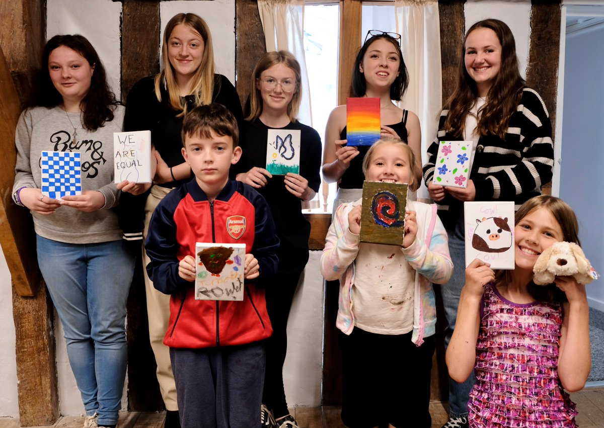 Centre33Camb's tweet photo. Check out our amazing young carers advisory board working on creating 33 canvases for #Challenge33 ๐๐จ Itโs not just about raising money! Fun, creativity, and wellbeing are what Challenge 33 is all about ๐
https://t.co/Lv9QQXso8P ๐ get involved https://t.co/tSwN9D2gNr
