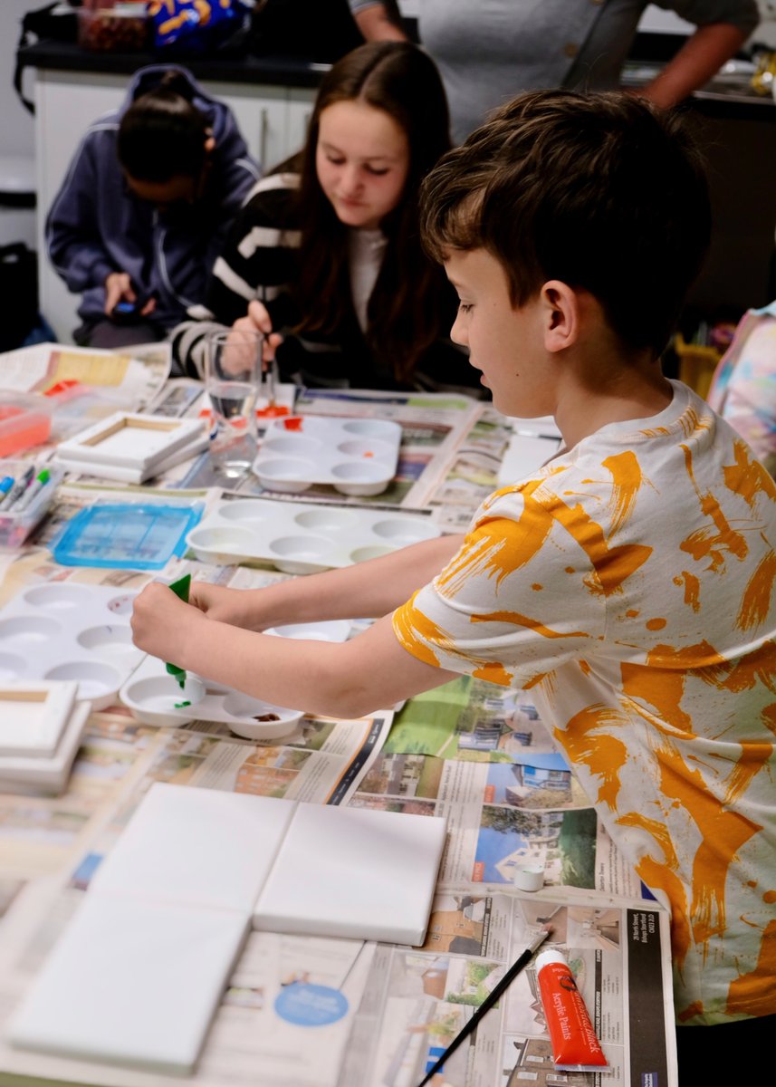 Centre33Camb's tweet photo. Check out our amazing young carers advisory board working on creating 33 canvases for #Challenge33 ๐๐จ Itโs not just about raising money! Fun, creativity, and wellbeing are what Challenge 33 is all about ๐
https://t.co/Lv9QQXso8P ๐ get involved https://t.co/tSwN9D2gNr