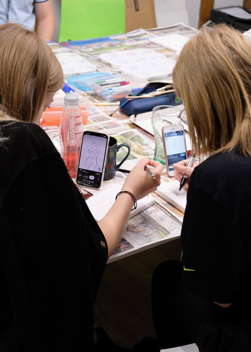Centre33Camb's tweet photo. Check out our amazing young carers advisory board working on creating 33 canvases for #Challenge33 ๐๐จ Itโs not just about raising money! Fun, creativity, and wellbeing are what Challenge 33 is all about ๐
https://t.co/Lv9QQXso8P ๐ get involved https://t.co/tSwN9D2gNr