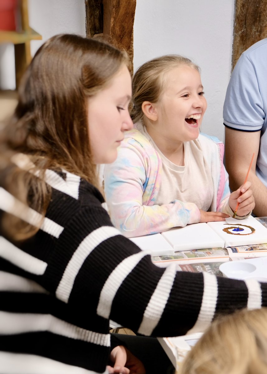 Centre33Camb's tweet photo. Check out our amazing young carers advisory board working on creating 33 canvases for #Challenge33 ๐๐จ Itโs not just about raising money! Fun, creativity, and wellbeing are what Challenge 33 is all about ๐
https://t.co/Lv9QQXso8P ๐ get involved https://t.co/tSwN9D2gNr
