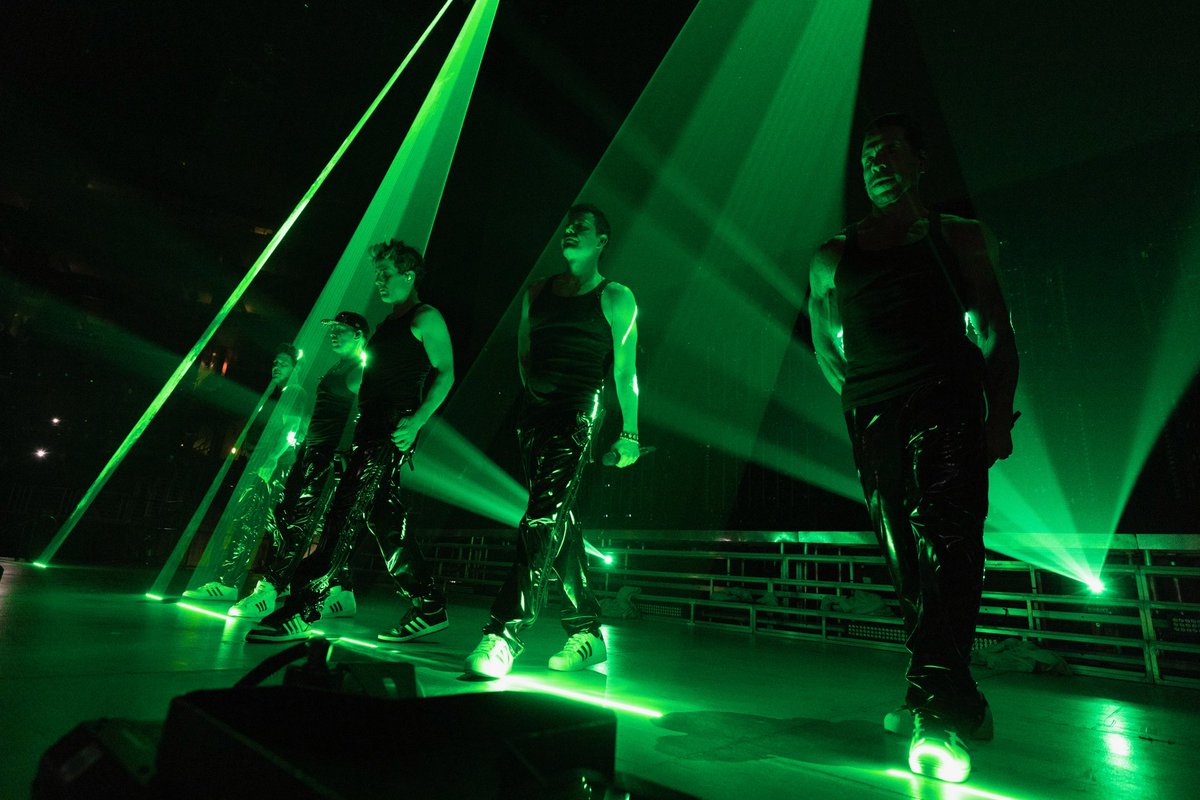 Evee_Creme's tweet photo. To those if you who are (maybe) missing me a bit...
Since the #MIXTAPETour2022 has started I try to avoid any socials bc I want that the show (at least most of it) is a surprise for me. I already saw a few pics😍 that's ok 4me
43 days to go ✈️ #BHSisters #gutterville @NKOTB Luvya https://t.co/II27KbYfPh