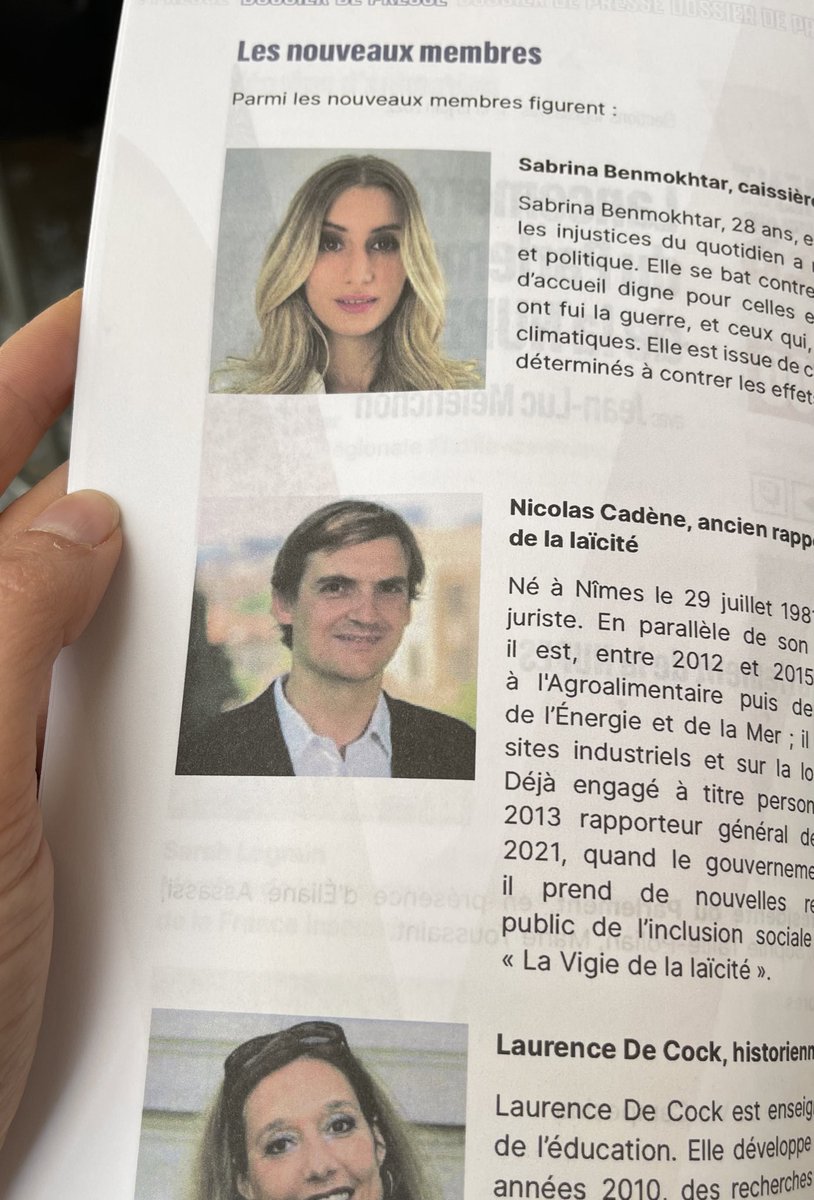 Sabrina_bmk's tweet photo. ✌️ En attendant la vidéo ! 
Honorée d’avoir intégré le @ParlementNUPES hier, au titre de la société civile.

(Petit plaisir supplémentaire de se retrouver aux côtés de @ncadene et @debatdecole1) #Nupes #ParlementNupes https://t.co/dD6GkJ6ZPF