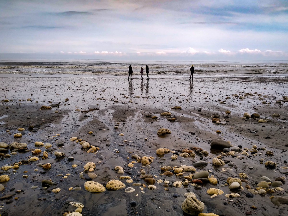 maverickart's tweet photo. Exploring #Hordenbeach on the first day of our #seachangelab 2 day intensive w/ young people #CreativeYouthOpportunities @colabsunderland @tynetotees @NEPhotoNetwork @NGCAsunderland led by @suzy_o_hara https://t.co/KqDMsc3CUO