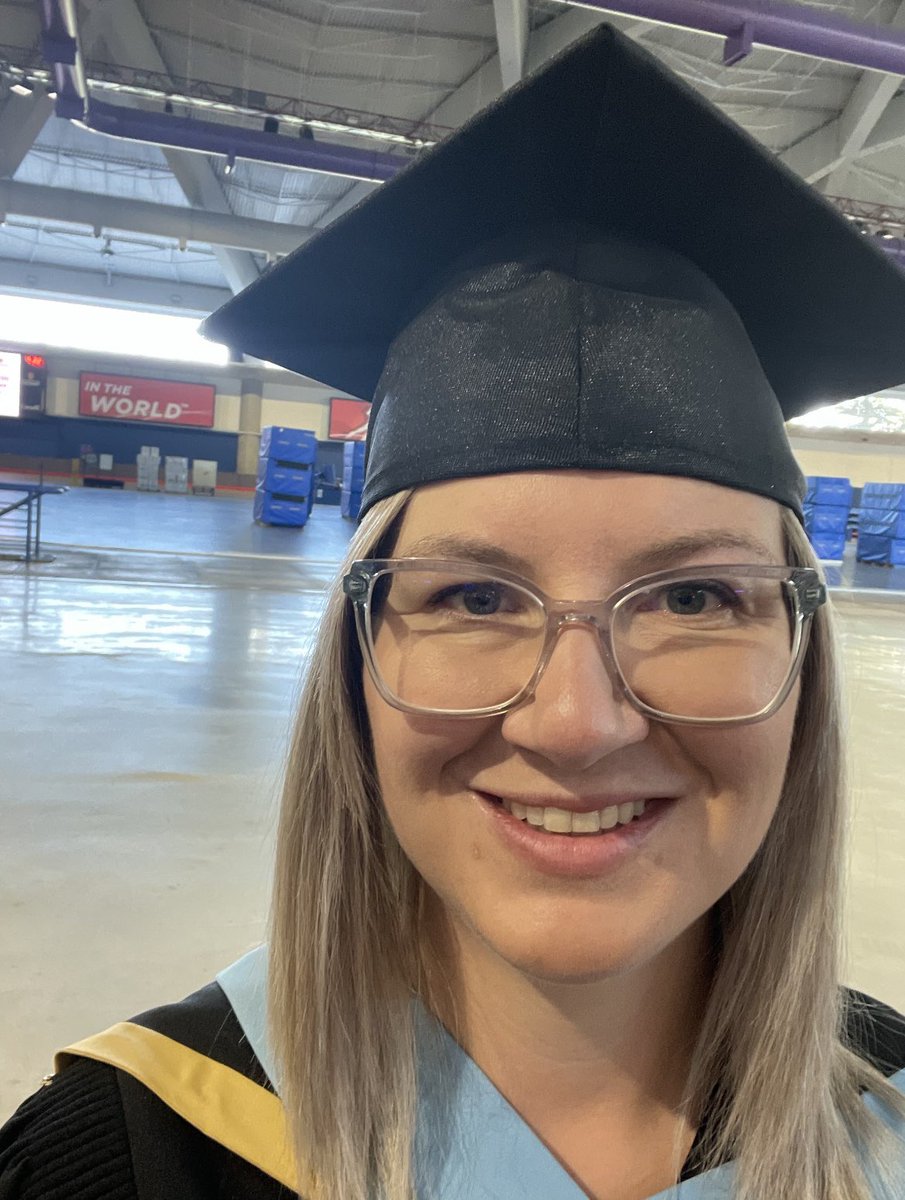 DarlaYonkman's tweet photo. #ucalgarygrad Tina Betz!  Bachelor of Education!  Your Mom is over the Moon Proud 👩‍🎓 Love you💕 https://t.co/lLh7KqXfux