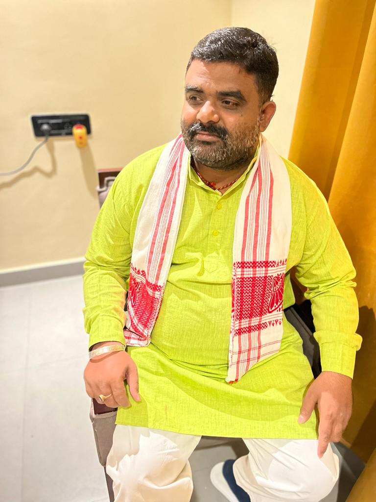 2014 से पहले की सरकार ने भ्रष्टाचार को सिस्टम का जरूरी हिस्सा मान लिया था।

तब की सरकार भ्रष्टाचार से लड़ने की बजाय उसके आगे घुटने टेक चुकी थी, तब देश देख रहा था कि योजनाओं का पैसा जरूरतमंद तक पहुंचने के पहले ही लुट जाता है।

- पीएम श्री <a href="/narendramodi/">Narendra Modi</a>
 
#8YearsOfGaribKalyan