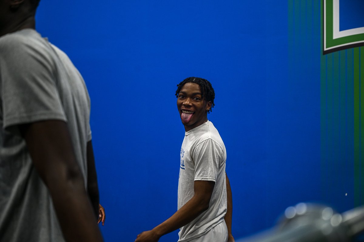 Islanders_MBB's tweet photo. 𝐀𝐋𝐋 𝐒𝐌𝐈𝐋𝐄𝐒 𝐓𝐎 𝐁𝐄 𝐁𝐀𝐂𝐊 😄

#ShakasUp 🤙 #LutzGo 🏀 https://t.co/PFOvFddoMj