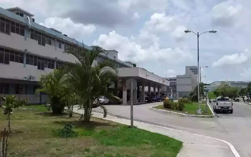 SuselyMorfaG's tweet photo. ⚕️La cirugía por puerto único con empleo de instrumental convencional es una opción d tratamiento factible q se practica #hoy en el 🏥 Comandante Faustino Pérez de #Matanzas, con beneficios para los pacientes y un menor gasto de recursos.
#CubaViveYTrabaja #MatancerosEnVictoria https://t.co/WBDRyGS0cq