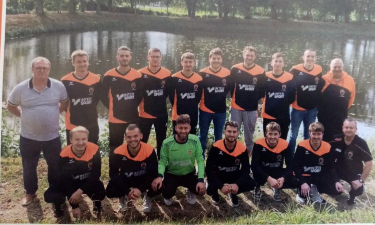 [OFFICIEL]

Après avoir passé la quasi totalité en tête du championnat de D2 cette saison, notre équipe réserve est OFFICIELLEMENT CHAMPIONNE de son groupe🏆

Elle évoluera en D1 la saison prochaine🧡🖤