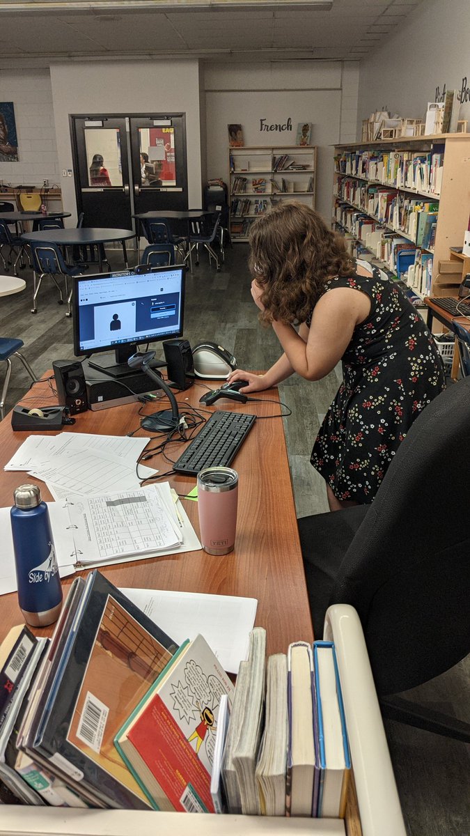 LibraryKao's tweet image. Check out these coders! Students use the lynx coding platform to participate in the 11th annual @thehackergals hackathon. It takes creativity,  collaboration, problem solving skills, and of course pizza! #IMAHACKERGAL @PDSB_Libraries @EarnscliffeSPS @PeelEML