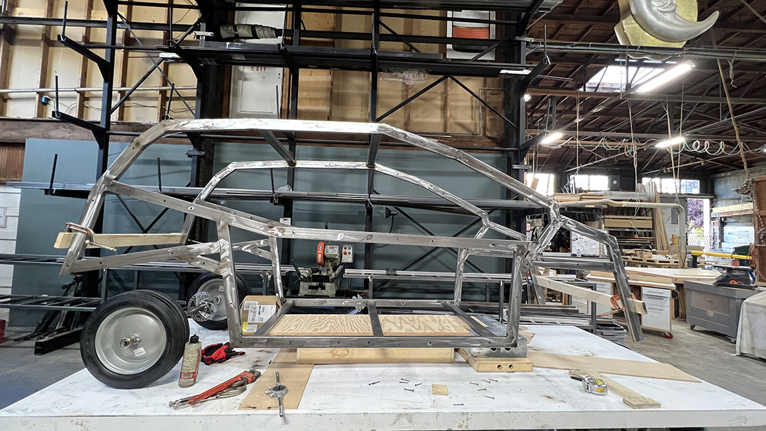 JohnMurrayProd1's tweet photo. Every now and again we get a unique project that allows our fabrication team to really flex their creativity muscles. Figuring out how to build a soapbox derby car for @sfmoma’s soapbox derby for the end client @cruise was equal parts engineering and fun. https://t.co/5HtjIGJTi2