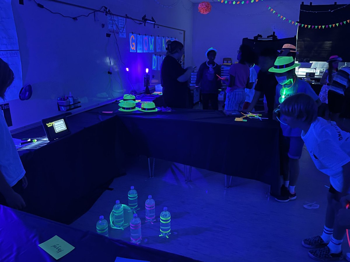 Nothing like GLOW GAMES to inspire creative test prep for science!🌈🌠Challenging questions coupled with gaming fun!You’re rockin’ it <a href="/MsReicherter/">Ms. Reicherter</a> &amp; class!🎉 <a href="/AbingdonGIFT/">Abingdon APS</a> @APSGifted #ABDrocks
