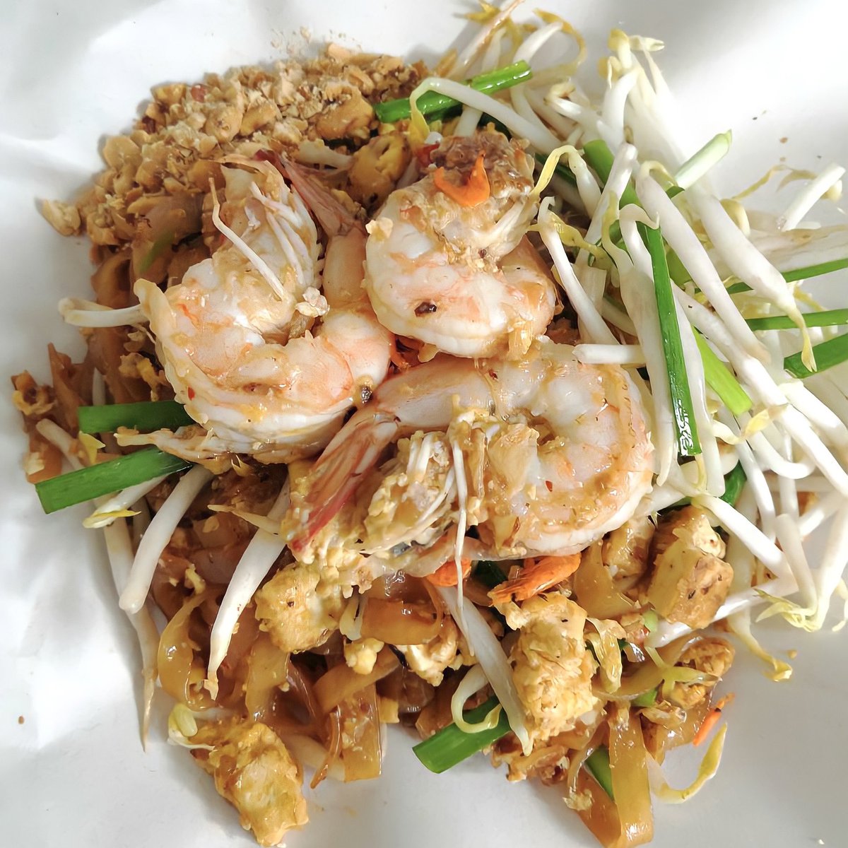 Who doesn’t love Pad Thai? 🤤😋
#thaifood #padthai #foodlovers