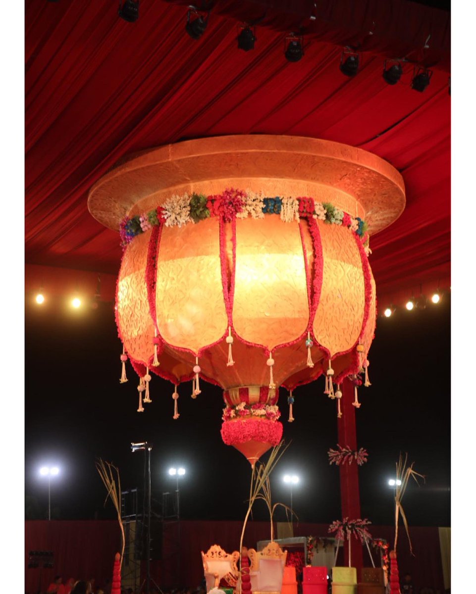 KarmicEm's tweet photo. A Decoration with traditional
themes are the most followed one, isn't it?✨
Mesmerizing and awe-worthy phera Mandap decoration to ensure that you have the most dreamy Pheras!!💫 
.
.
.
#wedding #weddingsplanning #weddingplanner #planning #decor #grandwedding #tulsivivah https://t.co/SYRx8BJGPo