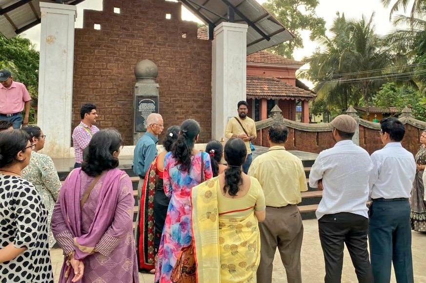 YugaantarGoa's tweet photo. Shantadurga Seva Samiti organised Wreath laying ceremony at Hutatma Smarak at Kunkalli Talebhat. 
Committee thanked the Government for declaration of 15 July as Goa's National War Memorial Day. 
@ShefVaidya 
@DrPramodPSawant https://t.co/fF3yrHqY7o