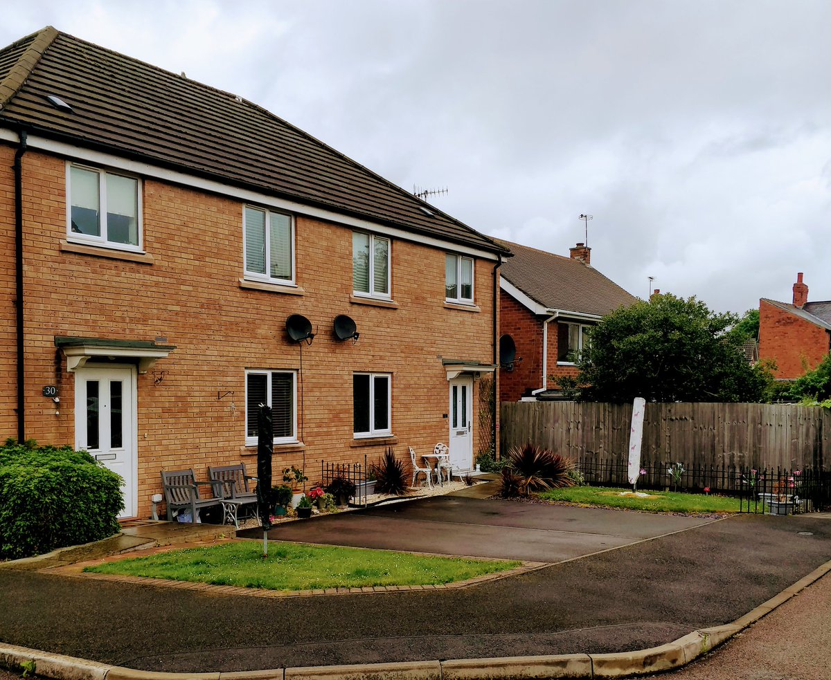 Street property inspections today @pa_housing. It's great to see the residents of NG16 taking care of there gardens and keeping them well maintained and free of bulky waste items #teampurple