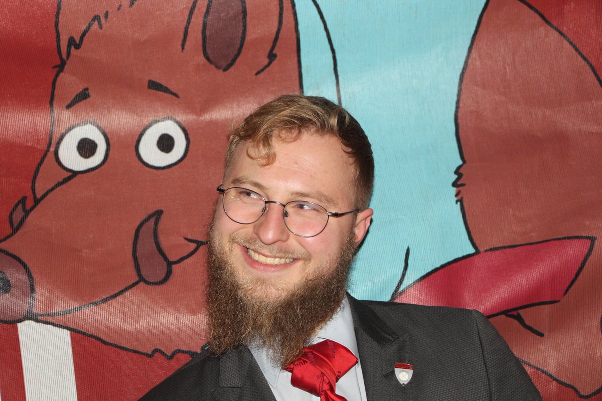 Lukas Bieber, Baubegleiter von Beruf, Vorsitzender des KV LG von DiePARTEI aus Leidenschaft und Ratsherr als Hobby. Ich nehme mein Hobby ernster als meinen Beruf, denn ich trinke nur bei der Arbeit. Ich hoffe, Transparenz ist gewollt, denn ich lasse euch an meinen Leid teilhaben.