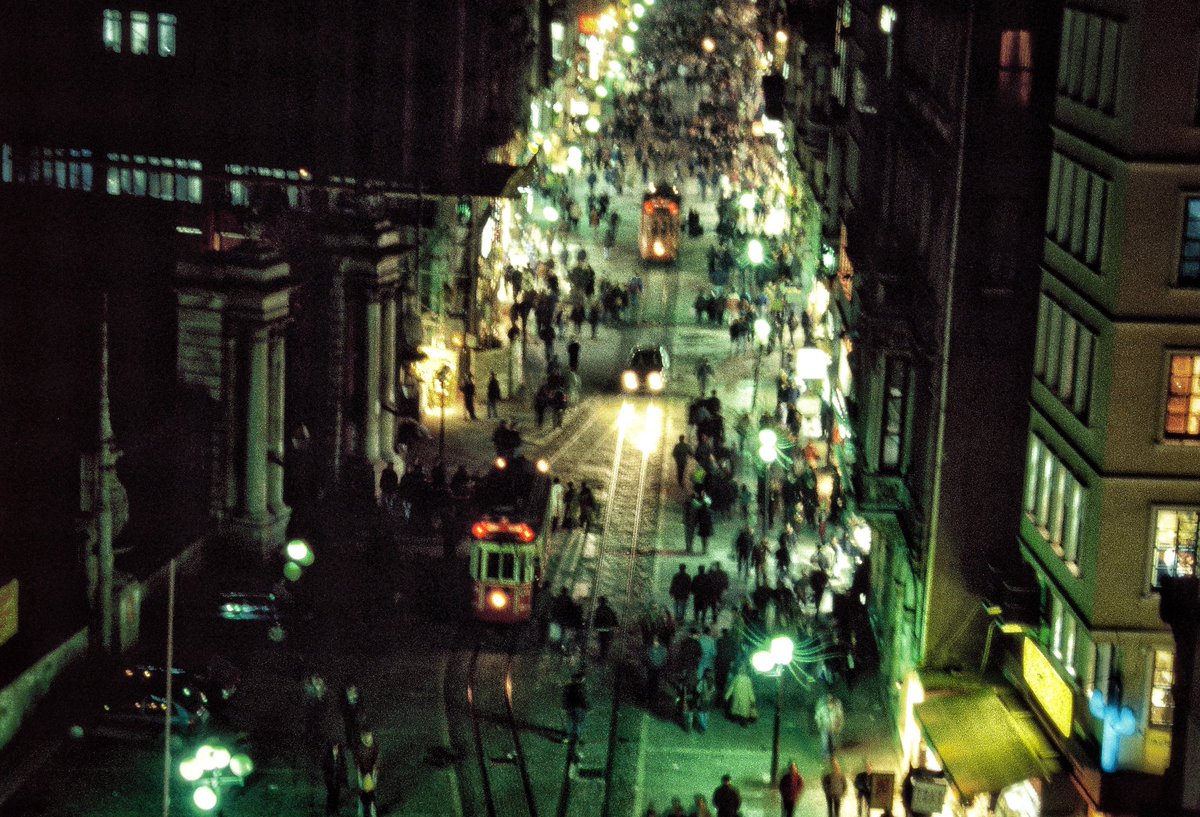 semantik23's tweet photo. Gn İyi akşamlar 😊🙌
#NFTCommunity #streetphotography #pera #analogphotography #diapositive https://t.co/qSAA259IIW