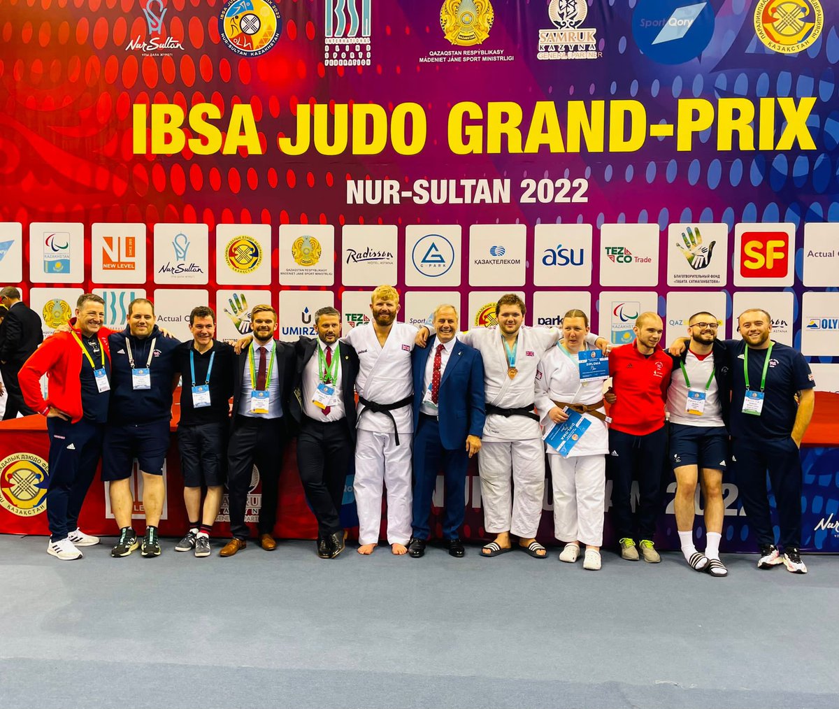 williams_jamie's tweet photo. 36+ hours travelling back from KAZ! 😴 Fantastic experience working with Paralympians like @ChristopherSke2 and @JackHodgsonJudo, leaders like @uchimatakid and soaking up analysis chat from the Oracle @ChrisSMBarry who continues to link me up with such amazing CPD opportunities! https://t.co/dioYzqsCRE