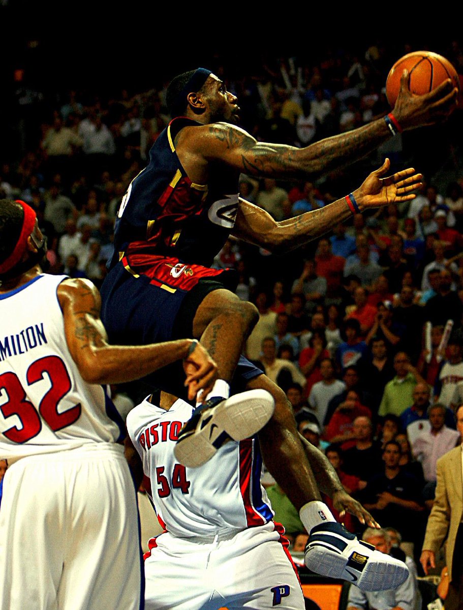 PolymarketHoops's tweet photo. LeBron James has been pretty good on this day in history:

2007:                     2018:
48 Points               51 Points
9 Rebounds           8 Rebounds
7 Assists                8 Assists
55% FG                  59% FG
25 straight pts      Responsible for 70pt https://t.co/QTJHFsw0IY