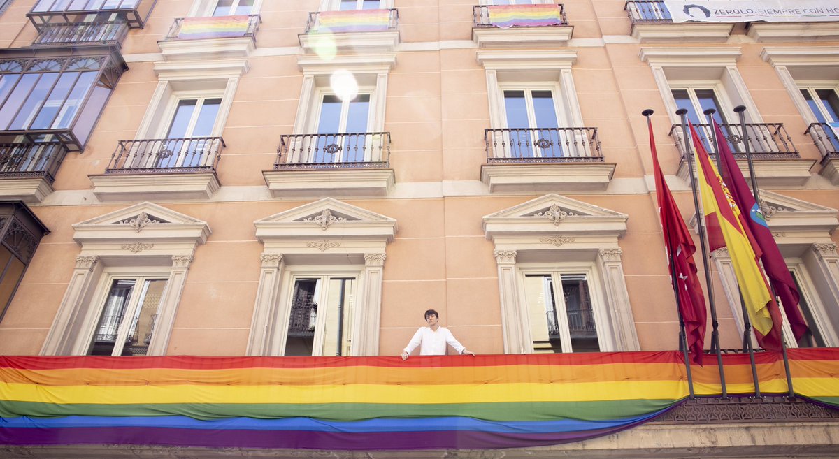 EduardoFRub's tweet photo. PP y Vox han votado para que quitemos la bandera LGTB de nuestro grupo. Que esperen sentados. https://t.co/R39ZtuMLB0