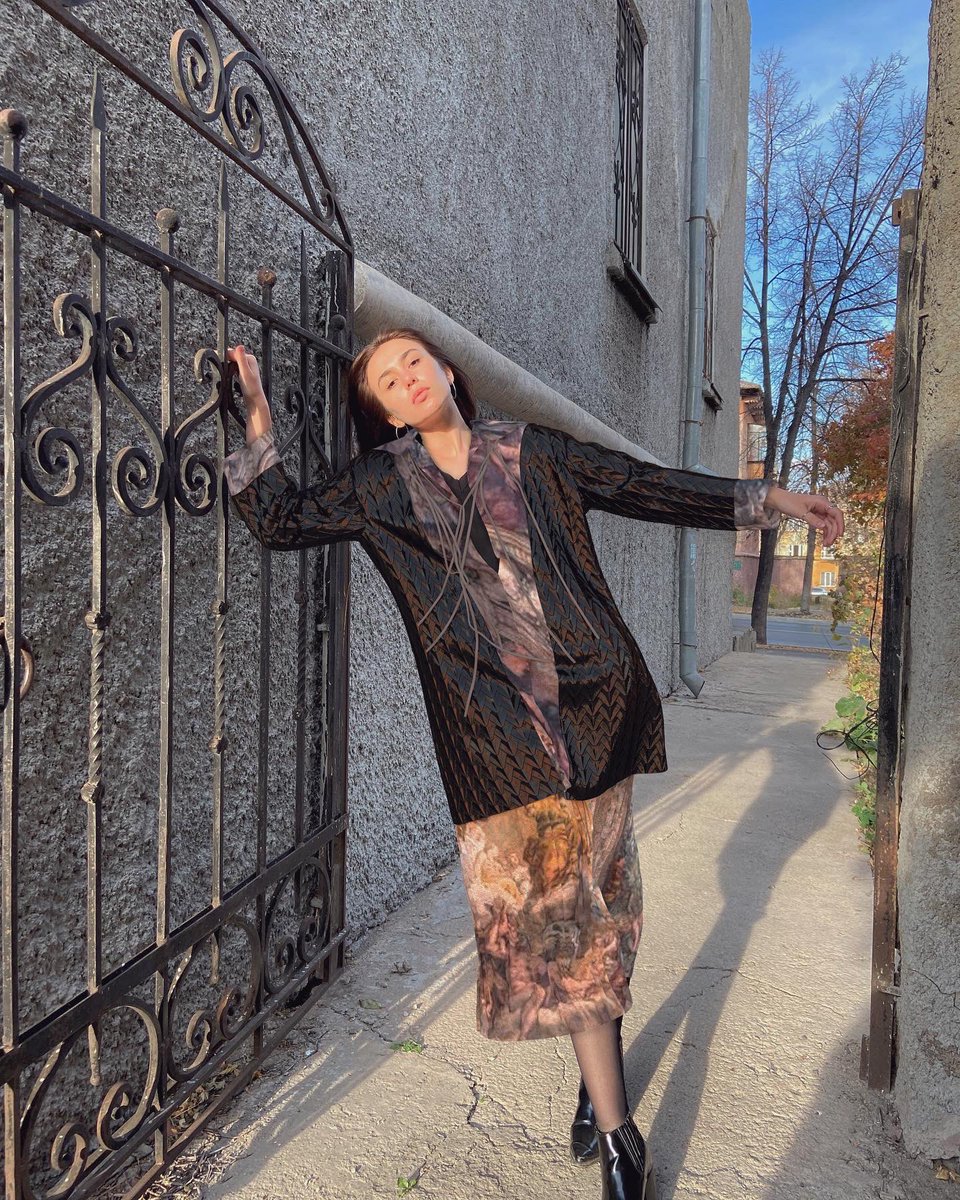 Lovve how #DigitalFashion looks on photos. 
I already think that I don’t have to by some clothes for cute pics, cause I can do it like in hour and it will be more cooler and impressionable💔