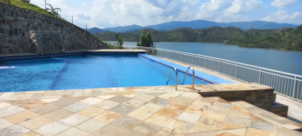 CharlesHaba's tweet photo. Amazing Serviced Villas nearing completion in #Karongi District. Will be a much needed family-friendly addition to the options on that axis of #LakeKivu #VisitRwanda @visitrwanda_now @RDBrwanda https://t.co/PpJwNRRrWy