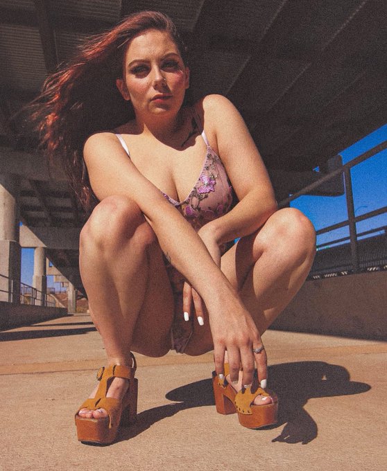 I need to pick my head up and get back on my grind. 🤑 https://t.co/xpFMj1QUyk