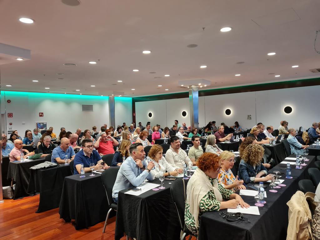 CSIFnacional's tweet photo. 🗣 Javier Jordán de Urries, presidente de @CSIFJusticiaNac, nos detalla cómo abordar la negociación colectiva y los acuerdos en el sector de #Justicia durante las jornadas de "Sindicalismo y Negociación Colectiva 4.0". #JornadasJusticiaCSIF #TienesLaPalabra https://t.co/XjJ6k4DQ1u