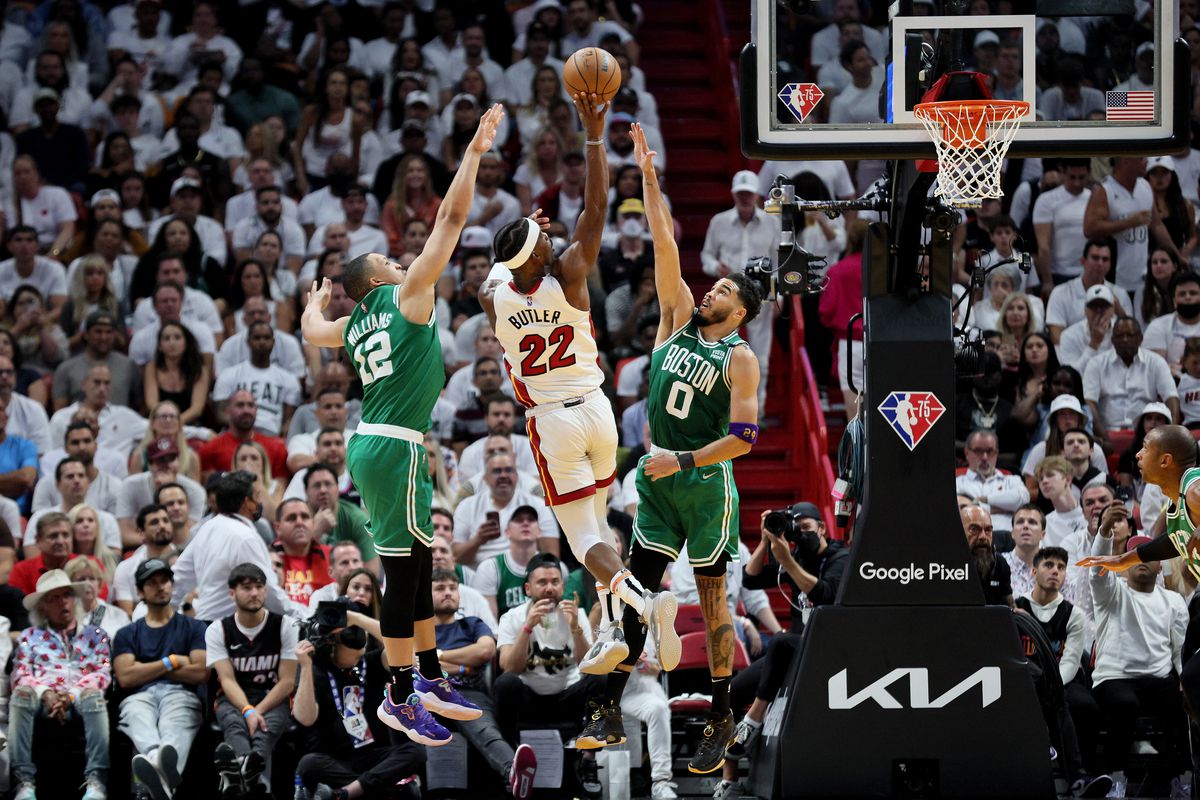 🚨 Celtics -> #18?🚨

Mais um jogo sete, mais uma vitória dos Celtics. Butler fez o possível, mas Tatum e companhia marcaram encontro com os Warriors.

📻Links 📻
Spotify: spoti.fi/3LXqxZX
Apple: apple.co/3N4x0Uh