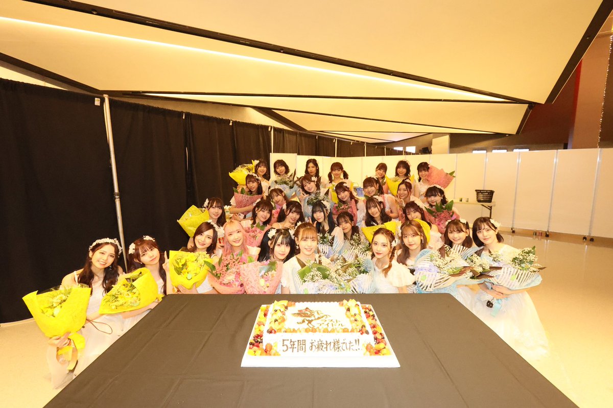 aimin_49's tweet photo. 2022.5.31 ラストアイドルの歴史に幕を下ろしました。

約5年間、本当に本当にたくさんの応援をありがとうございました。
ここまで信じ続けてついてきてくださった皆さんには感謝でいっぱいです、宝物です。

ここでの記憶、想い出は一生色褪せません。
またどこかで、忘れないでね。
 #ラストアイドル https://t.co/y2FLbWaEqH