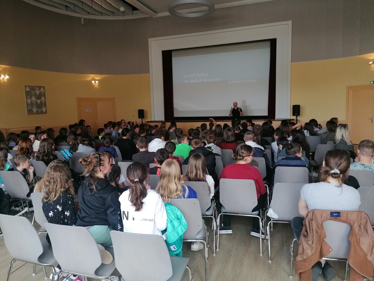 frederickieffer's tweet photo. Projection du très beau documentaire "le défi Baikal" pour 160 élèves du TER Damvillers (+ Consenvoye) en présence du producteur Thibaut Graillot, qui s'est prêté au jeu de l'interview par les élèves ! Une
journée rendue possible grâce au #cravlor et à #imageest @cpdartsplastiq1 https://t.co/cdx3sa81Li