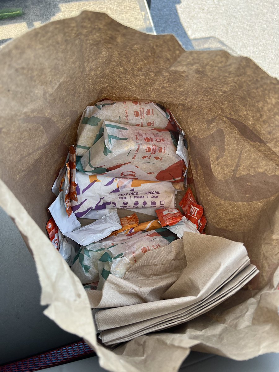 francisdmarion's tweet photo. This damn industry! Donโt let it flop! @CarloselTigre24 DoorDashed a bag of Tacos to The Wood for a #TacoTuesday! First class buddy, first effin class! #PeopleNeedPeople #AndTacos @tacobell https://t.co/fkYwXAT3ql
