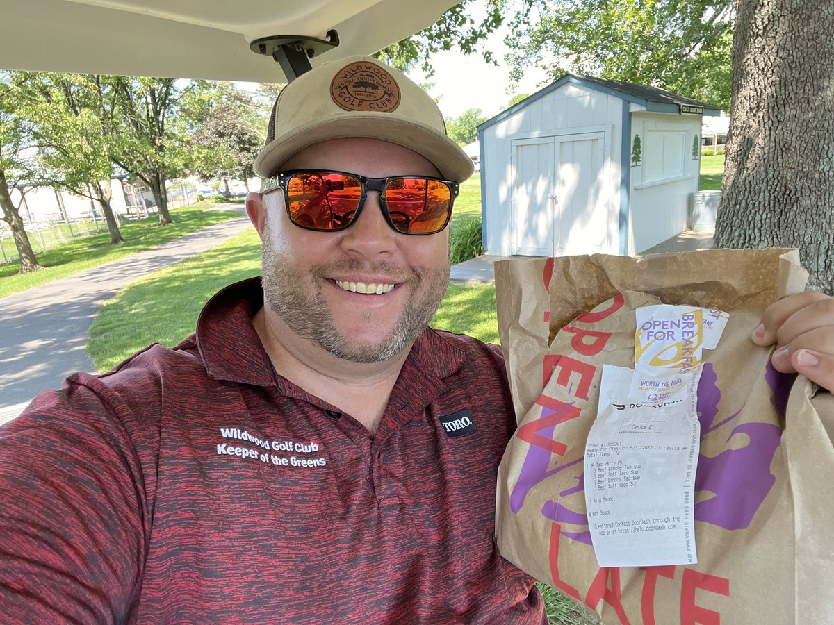 francisdmarion's tweet photo. This damn industry! Donโt let it flop! @CarloselTigre24 DoorDashed a bag of Tacos to The Wood for a #TacoTuesday! First class buddy, first effin class! #PeopleNeedPeople #AndTacos @tacobell https://t.co/fkYwXAT3ql