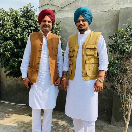 ArjinderS's tweet photo. Shame on you
ਅੱਜ ਇੱਕ ਪਿਓ ਦੀ ਪੱਗ ਨੇ ਉਤਾਰ ਤੀ
#BhagwantMann 
#SidhuMooseWalaDeath 
#feelingashamed 
पंजाब सरकार 
#sidhumoosewalashot https://t.co/dQy8BHgJcs