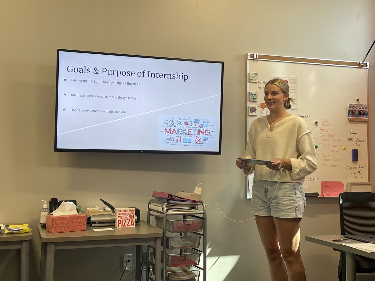 FblaRevere's tweet photo. Senior Internship presentations are underway!  Awesome job by our seniors presenting on their real-life work experience. Great job so far! https://t.co/Ch2iUh8z8H