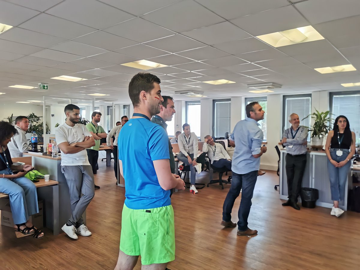 Scale_Squad's tweet photo. [LE FIL GOOD] SCALESQUAD EN PLEIN DANS LE MILLE !
Les collaborateurs de ScaleSquad ce sont défiés durant plusieurs semaines lors du 1er Tournoi Interstellaire de fléchettes. 🎯
Un seul mot d'ordre, viser dans le mille ! (Et pas dans les yeux de ses adversaires, c’est tricher…) https://t.co/ftlfHDnjGc