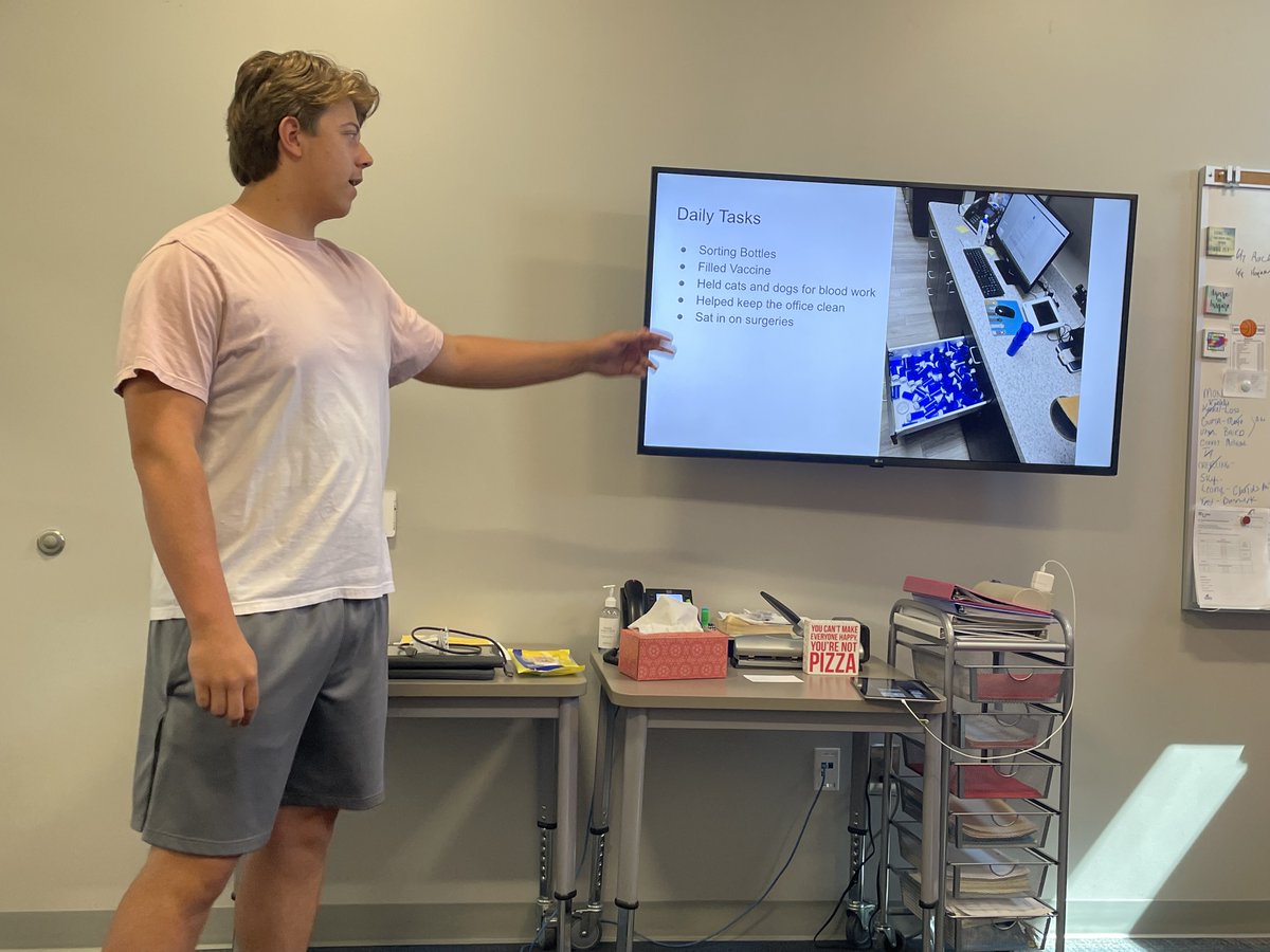 FblaRevere's tweet photo. Senior Internship presentations are underway!  Awesome job by our seniors presenting on their real-life work experience. Great job so far! https://t.co/Ch2iUh8z8H