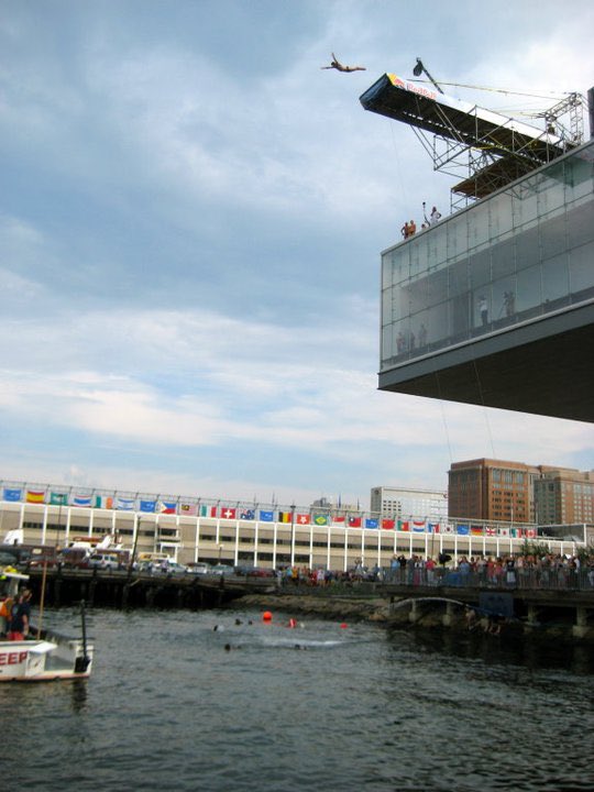 My first ever High Diving competition was back in 2011 off the ICA building in Boston. This weekend we are headed back. Who’s coming with me??

📸: <a href="/EphysWiz/">David Jones</a>
