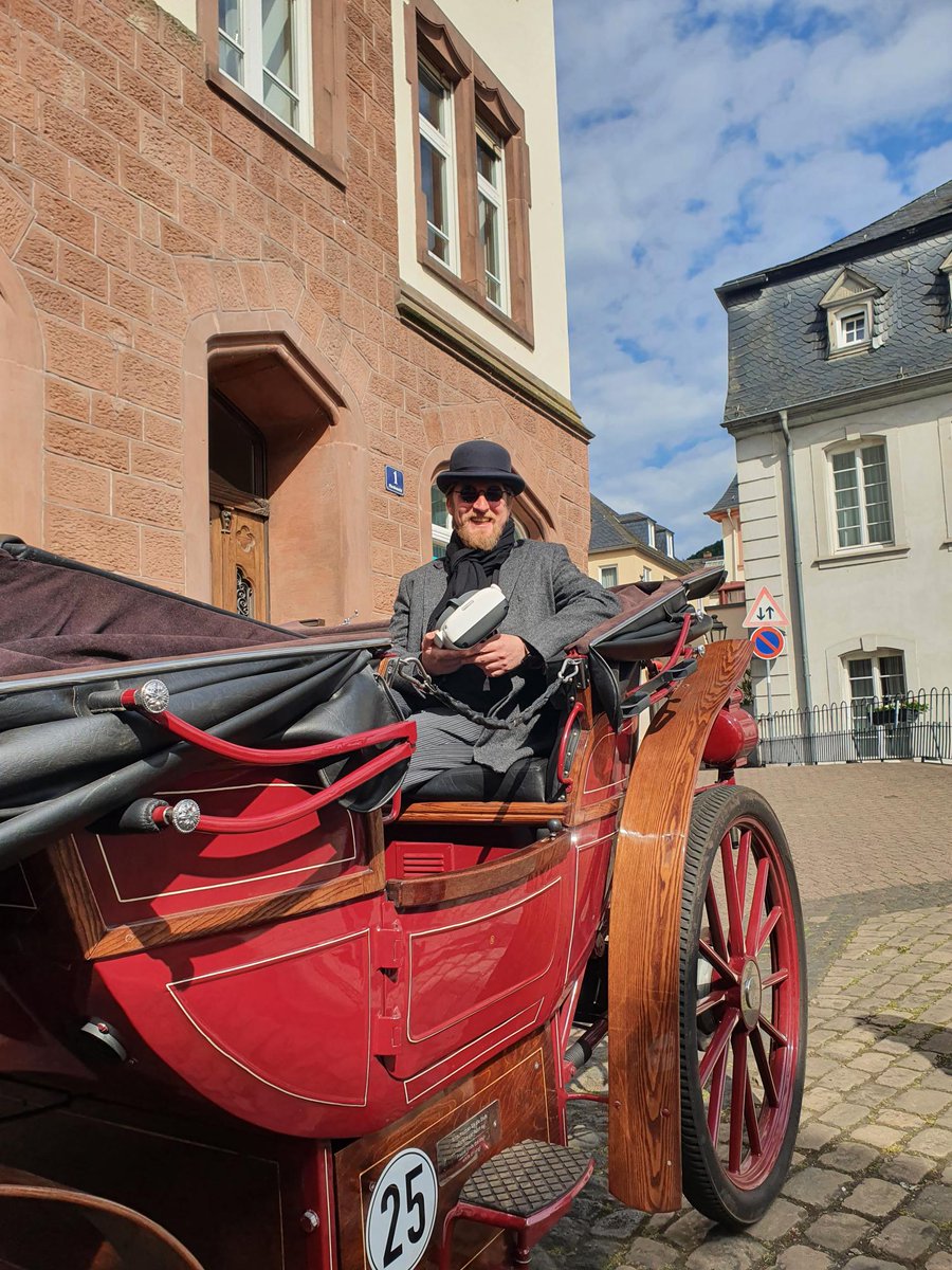 Der nächste Streich aus der TimeRide-#Zeitreise-Schmiede: Elektro-Kutsche + mobile #VR-Brillen = eine sehr spannende neue #Stadtführung durch das schöne #Saarburg. Eigens im Auftrag für die Stadt produziert und heute unterwegs mit der ersten Probefahrt. :-)
