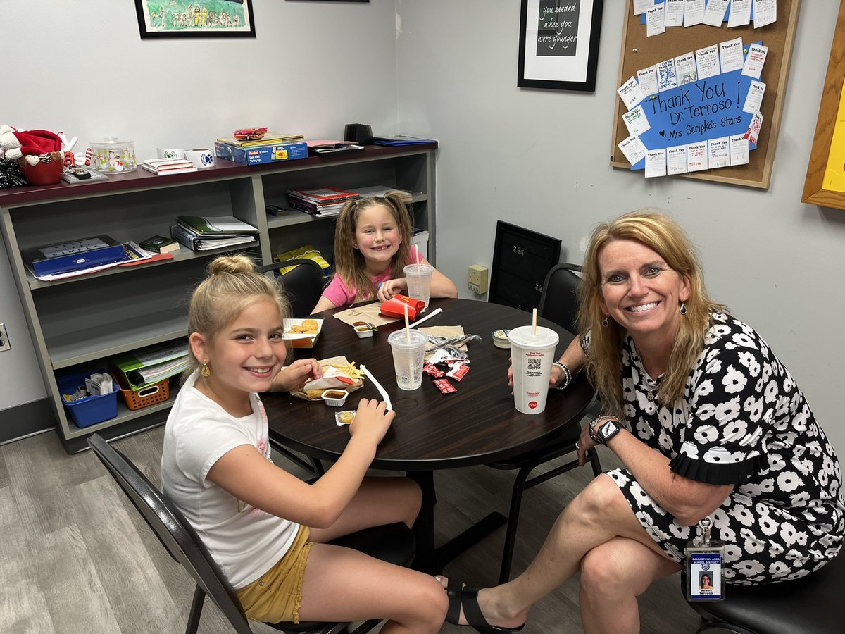 A special lunch for these May Day Raffle Winners! 💙🐾🍴