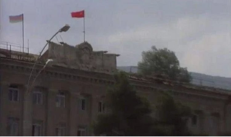 Azerbaijani flag flying over #Khankendi city (year 1991). The flag will soon be back! ☮️🇦🇿 _ #Խանքենդի քաղաքի վրայով ծածանվող #ադրբեջան'ական գեղեցիկ դրոշը (1991թ.) Շուտով ադրբեջանցիներն ու ադրբեջանական դրոշը կրկին կվերադառնան Խանքենդի։ Ավելի շուտ, քան դուք կարող եք ակնկալել: ☮️🇦🇿